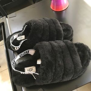 UGG logo fluff slippers